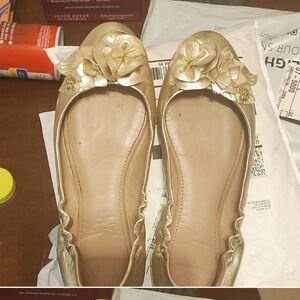 Newer Hardly Worn Tory Burch Nick By Toe